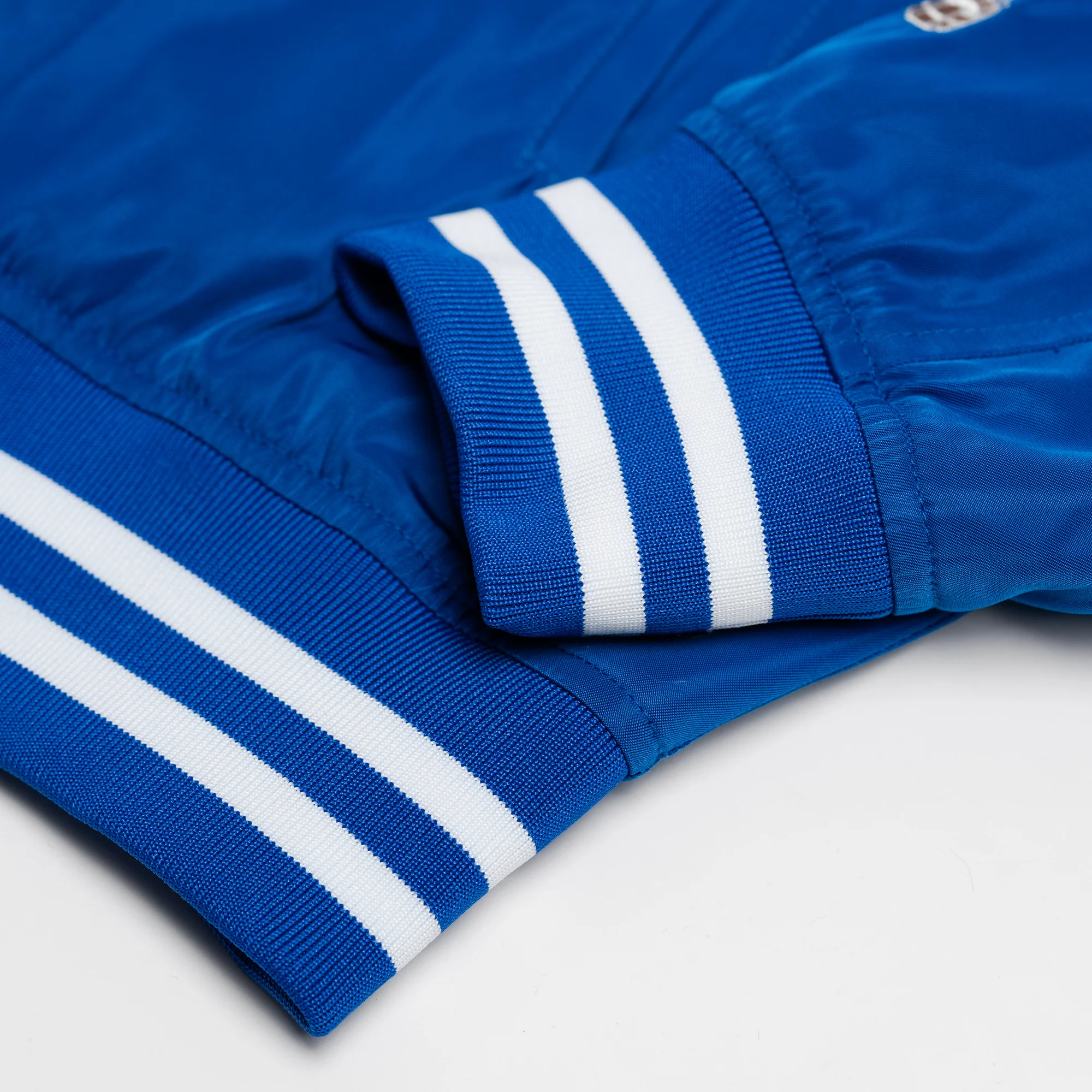Kentucky Wildcats Retro Bomber Jacket - Image 6
