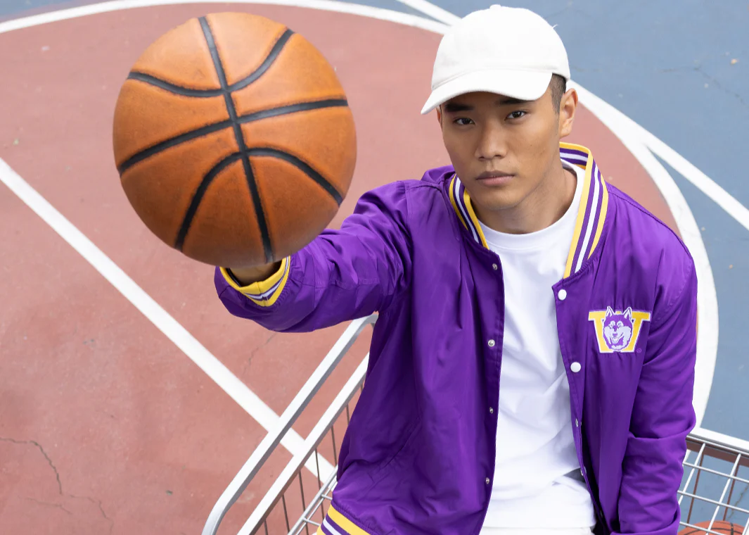 Washington Huskies Vintage Logo Bomber Jacket - Image 3