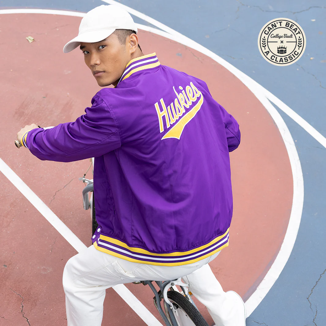 Washington Huskies Vintage Logo Bomber Jacket - Image 4